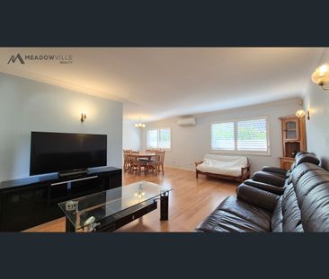 B/9 Barnard Street, Carindale, Qld 4152 - Photo 2