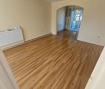 3 bedroom terraced house to rent - Photo 3