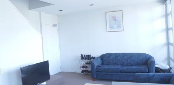 North facing sunny penthouse apartment - Photo 2