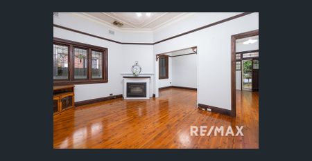 Stunning Central Home - Photo 3