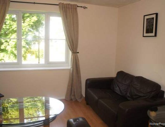 2 bedroom property to rent in Crawley - Photo 1