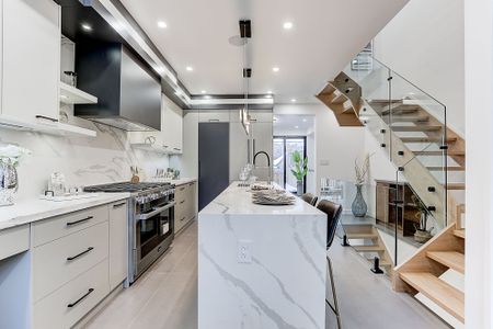 For Lease - 15 Holborne Avenue Unit# ROOM 1, Toronto, Ontario - Photo 2