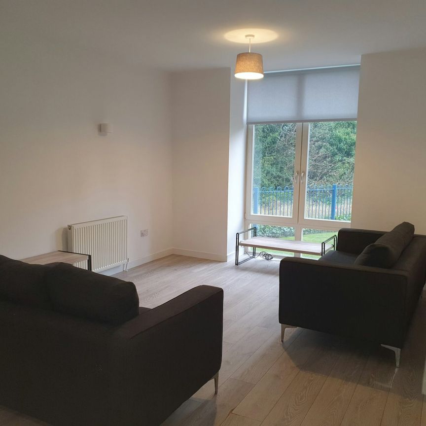 Flat to rent on - Photo 1