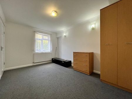 Long Drive, East Acton, London, W3 7PP - Photo 3