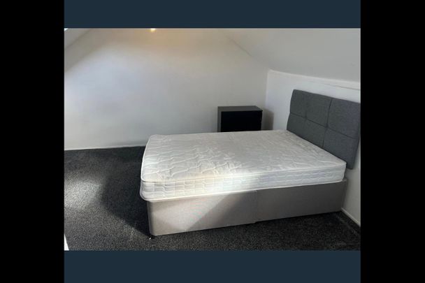 Room in a Shared House, Kingswood Road, IG3 - Photo 1