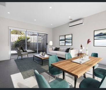 Bright and inviting two bedroom home! - Photo 2