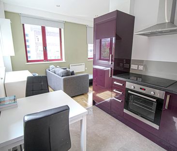 Apt 35, Q One Residence - Photo 3