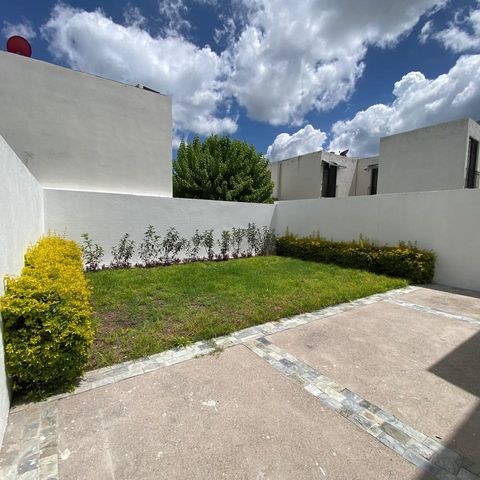 CUMBRES DEL LAGO JURIQUILLA AMPLÍA CASA EN PRICADS AMENIDSDES 3 RECÁMARAS - Photo 1