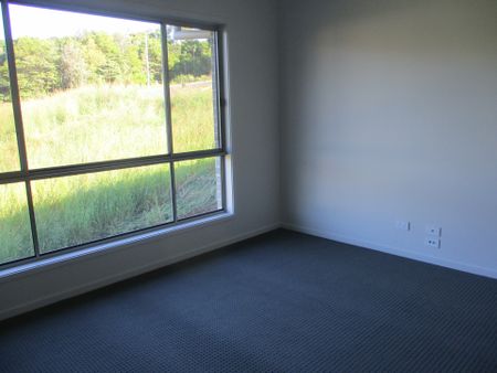 Modern 4 Bedroom home in Cumbalum - Photo 3