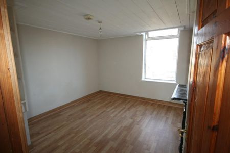 2 bedroom House To Let Total Size: 829 SQ FT - Photo 3