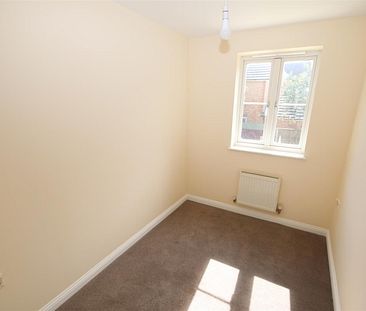 3 bedroom End Terraced to let - Photo 2