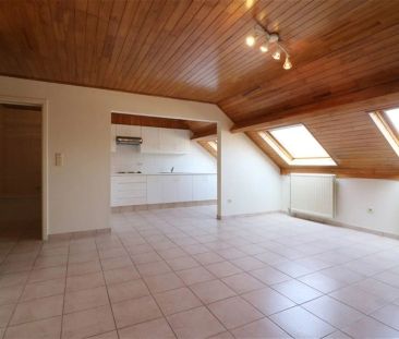 Gezellig dakappartement, grote leefruimte, 1 slpk. en garage te Zichem - Photo 1