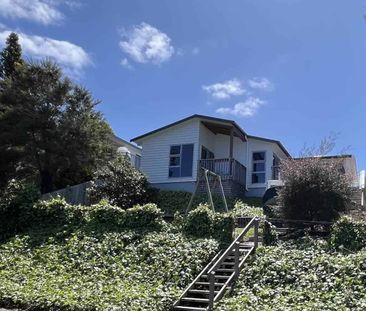 Modern sunny family Home - Photo 2