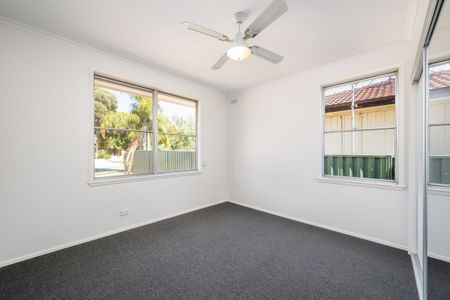 Immaculate Fully Renovated Home Near Craigmuir Lakes - Photo 2