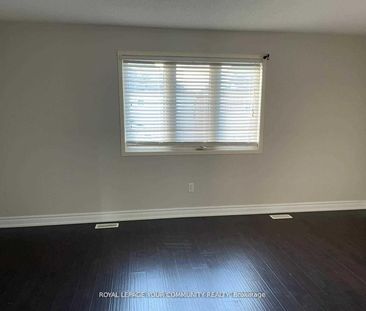 For Lease - 122 Russel Drive, Bradford West Gwillimbury, Ontario - Photo 2