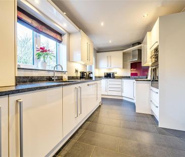 5 bedroom detached house to rent - Photo 2