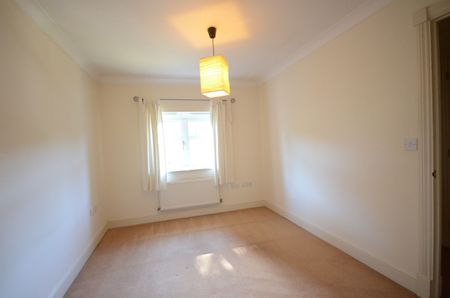 Chineham Close, Elvetham Heath, Fleet, GU51 - Photo 2