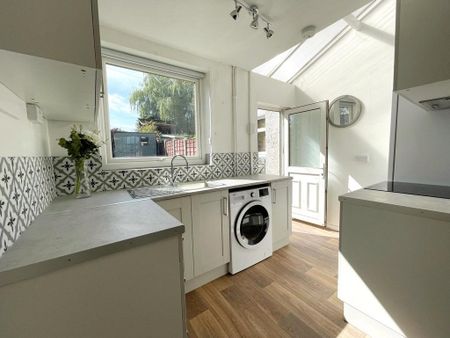 2 bedroom terraced house to rent - Photo 3