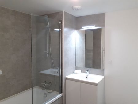 Location Appartement 4 pièces 83m² - Photo 3