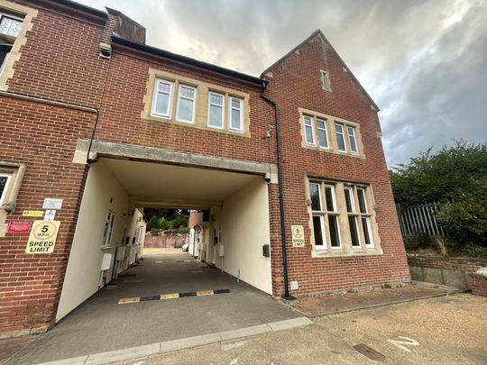 Victoria Heights, Cromer, Roughton Road - Photo 1