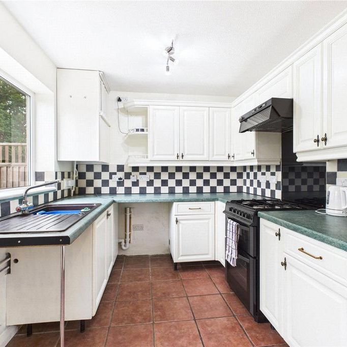 3 bedroom end of terrace house to rent - Photo 1
