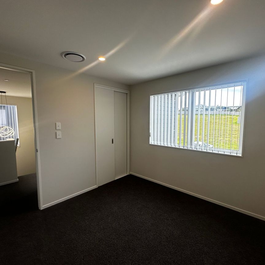 Brand-New Family Home in Beachlands&comma; Ready for You&excl; - Photo 1