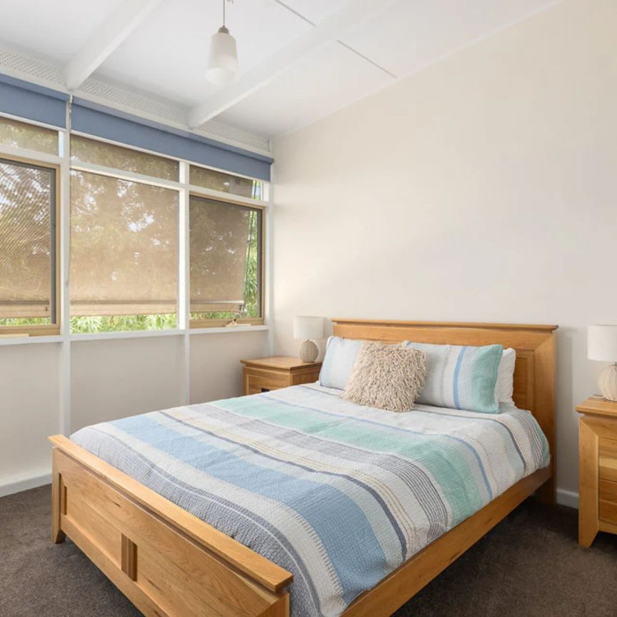 Hello…. Is it me you're looking for - Photo 1