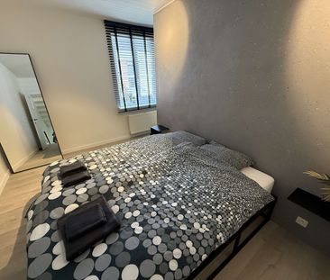 Recent gerenoveerd en volledig gemeubeld rijhuis met tuin te huur - Photo 5