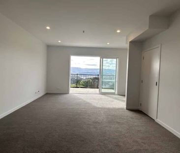 3 Bedroom Townhouse in Whitby - Photo 4
