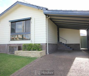 FAMILY HOME IN PRIME LOCATION - Photo 6