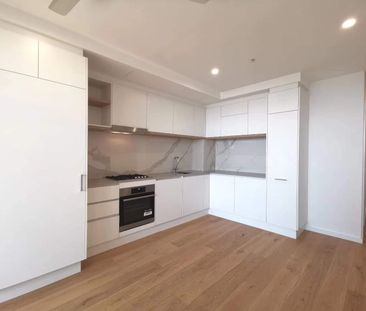 Modern, Spacious & Light Filled Apartment! - Photo 5