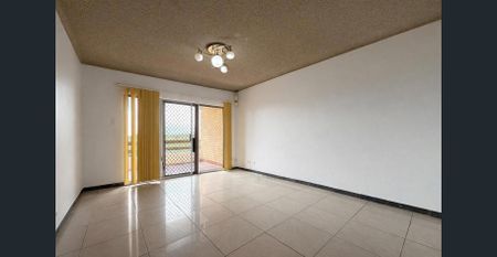 Freshly Painted - Well Situated Two Bedroom Apartment!! - Photo 4