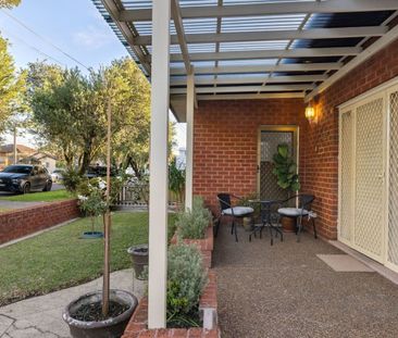 Stylishly updated north-to-rear facing home set on a tree-lined street - Photo 4