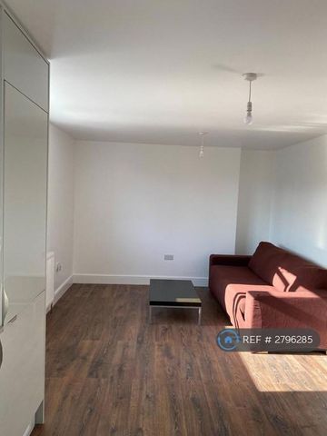 1 bedroom flat to rent - Photo 2