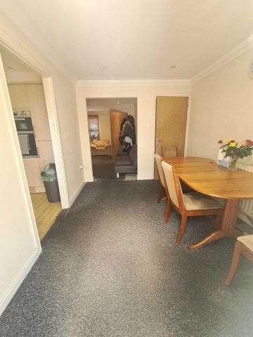 3 bedroom end of terrace house to rent - Photo 4