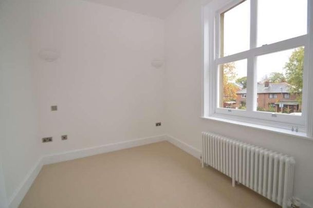 Wellesley Road, London, SE18 - Photo 1