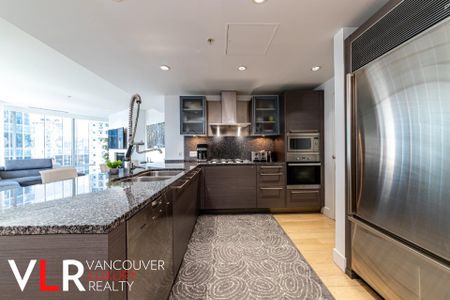 Condo in Downtown Vancouver, BC - Photo 5