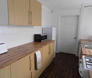 3 bedroom private hall to rent - Photo 3