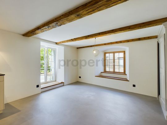 Exclusive semi-detached house with sunny seating area - Photo 1