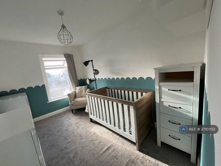 3 bedroom semi-detached house to rent - Photo 3