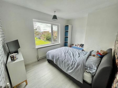 3 bedroom semi-detached house to rent - Photo 4