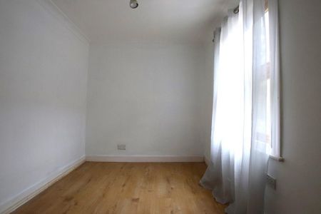 4 bedroom semi-detached house to rent - Photo 5