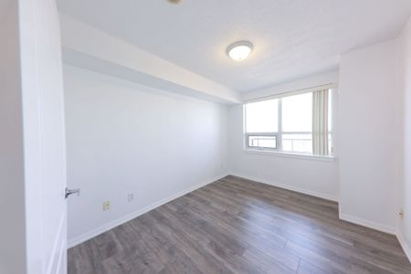 For Lease - 4 Elsinore Path Unit# 614, Toronto, Ontario - Photo 3