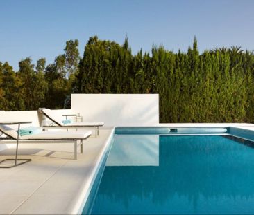 Luxury Villa for rent in Guadalmina, Andalusia - Photo 2