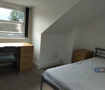 1 bedroom in a house share to rent - Photo 3