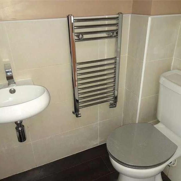 Broomfield Gate Slough, Slough, Buckinghamshire, SL2 - Photo 1