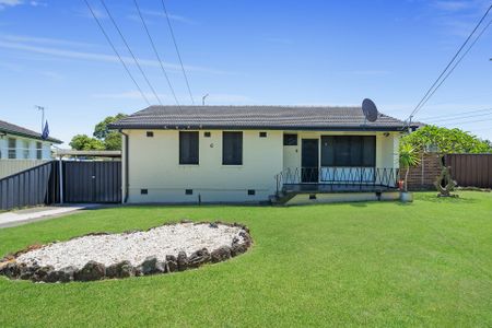 Family home near Liverpool amenities - Photo 4