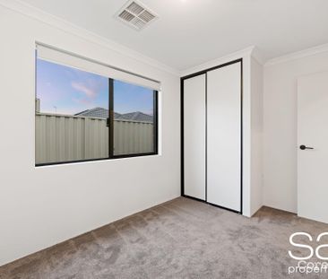 11 Lancaster Loop, Piara Waters - Photo 1