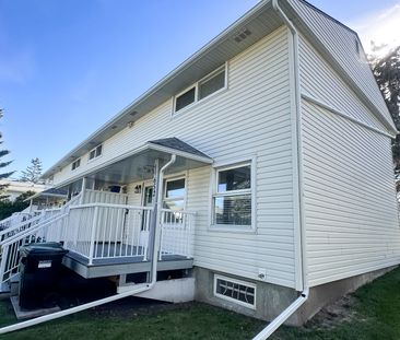 Spacious 3 Bed Plus Den Townhouse With Finished Basement In Winston... - Photo 2