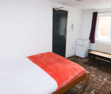 65 Monks Road, Lincoln, Lincolnshire, LN2 5HP - Photo 2